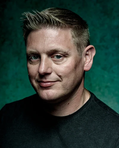 Actor headshot of James Reynolds